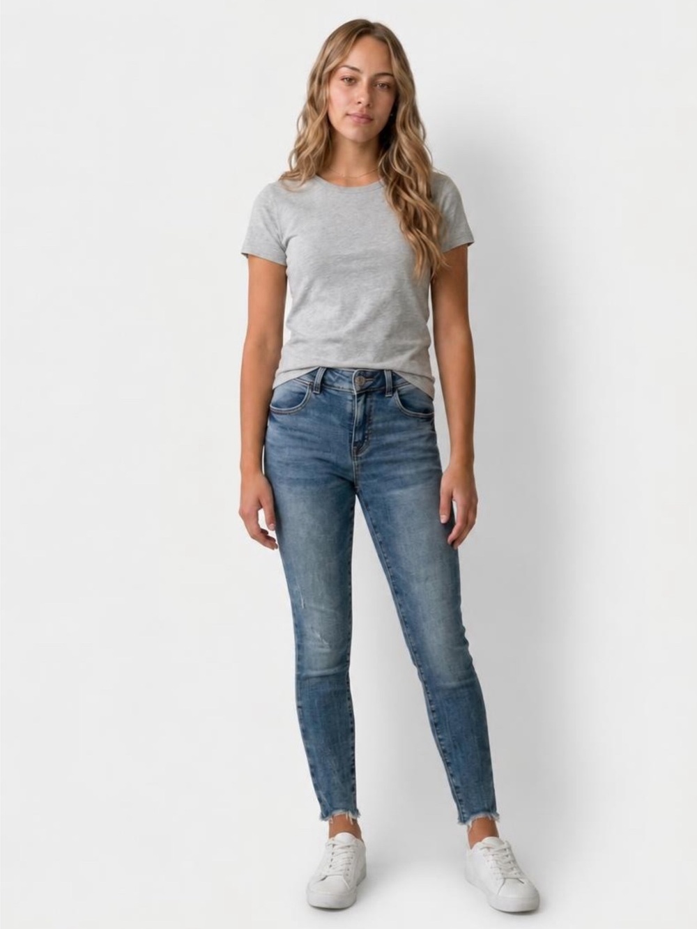 🚶🏻♀️➡️ Maurices High-Rise Skinny Jeans w/ a Frayed Hem | Women’s Sz 4 Reg